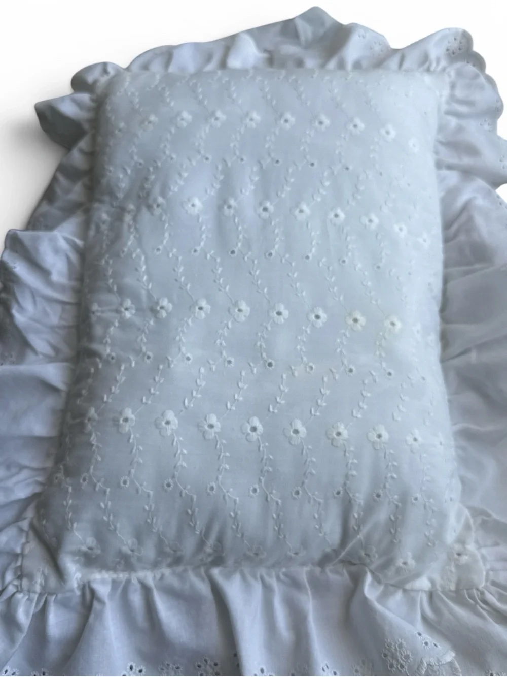 Vtg 3-Pc Set: White Eyelet Ruffle Bedskirt Full-Size, Valance& Decorative Pillow